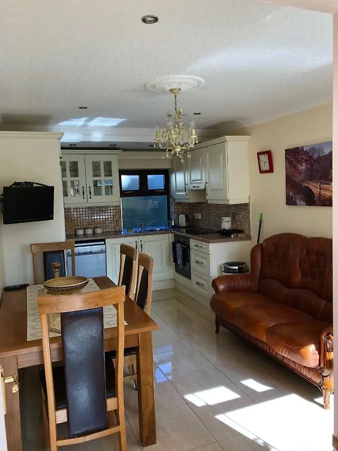 Cedar House Rooms And Apartment Killarney Country house